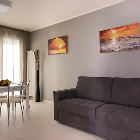 Residenza Riva Azzurra מלון דירות