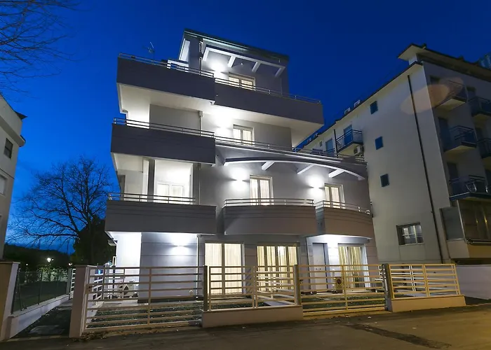 Residenza Riva Azzurra מלון דירות