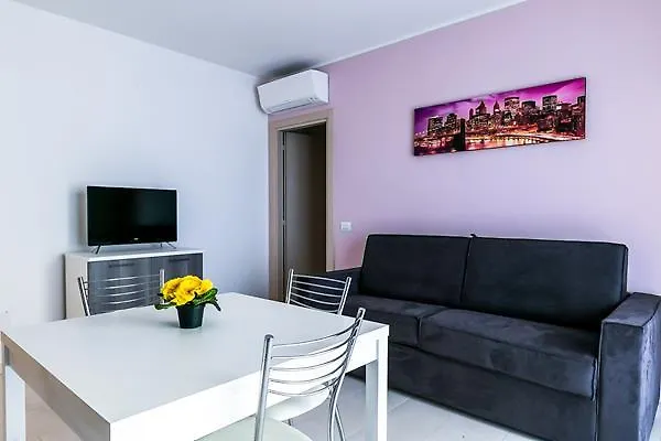 Residenza Riva Azzurra מלון דירות 3*
