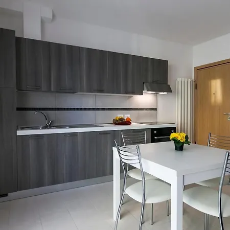 Residenza Riva Azzurra Apartahotel 2*